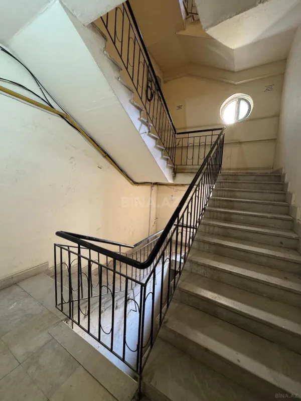 Satılır 4 otaqlı mənzil 145 m²