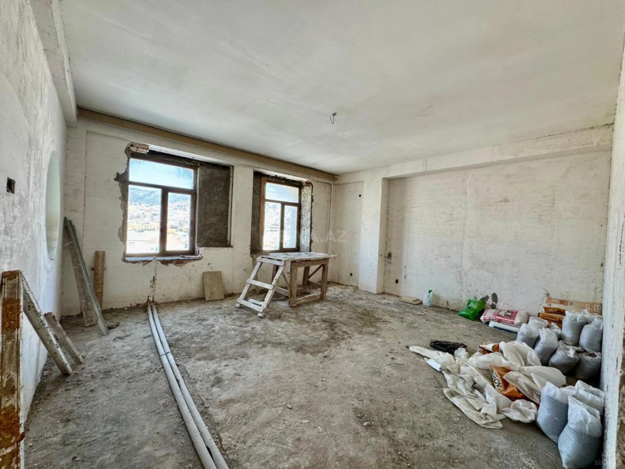 Satılır 4 otaqlı mənzil 145 m²