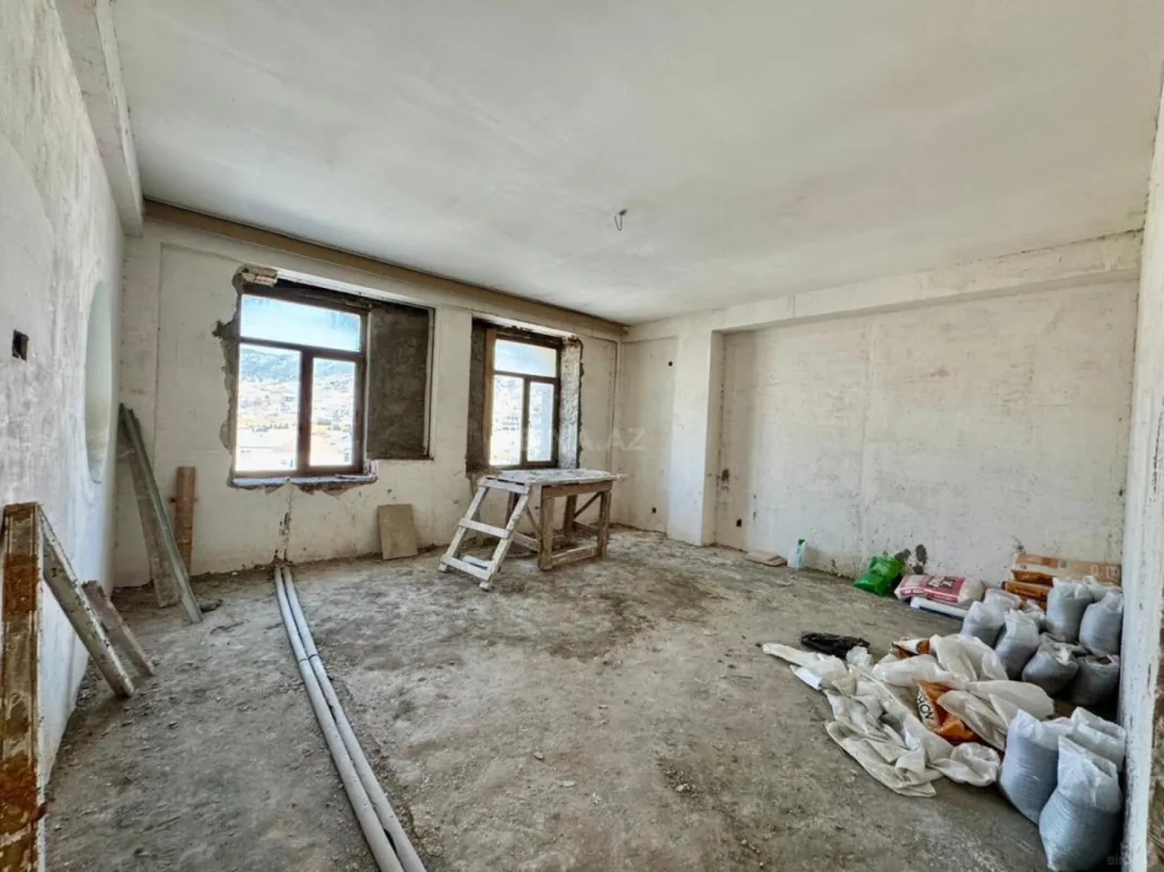 Satılır 4 otaqlı mənzil 145 m²
