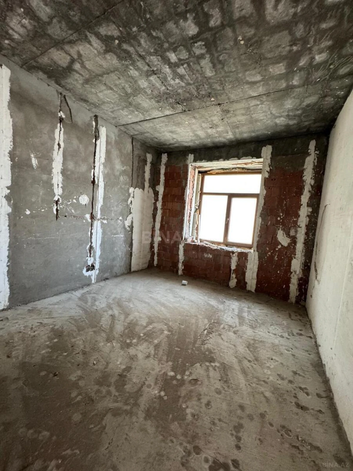 Satılır 4 otaqlı mənzil 145 m²