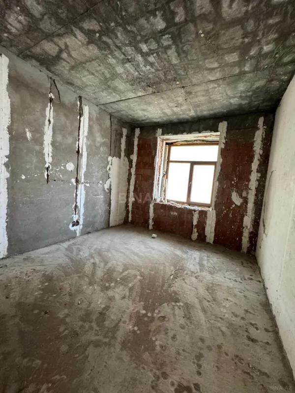 Satılır 4 otaqlı mənzil 145 m²