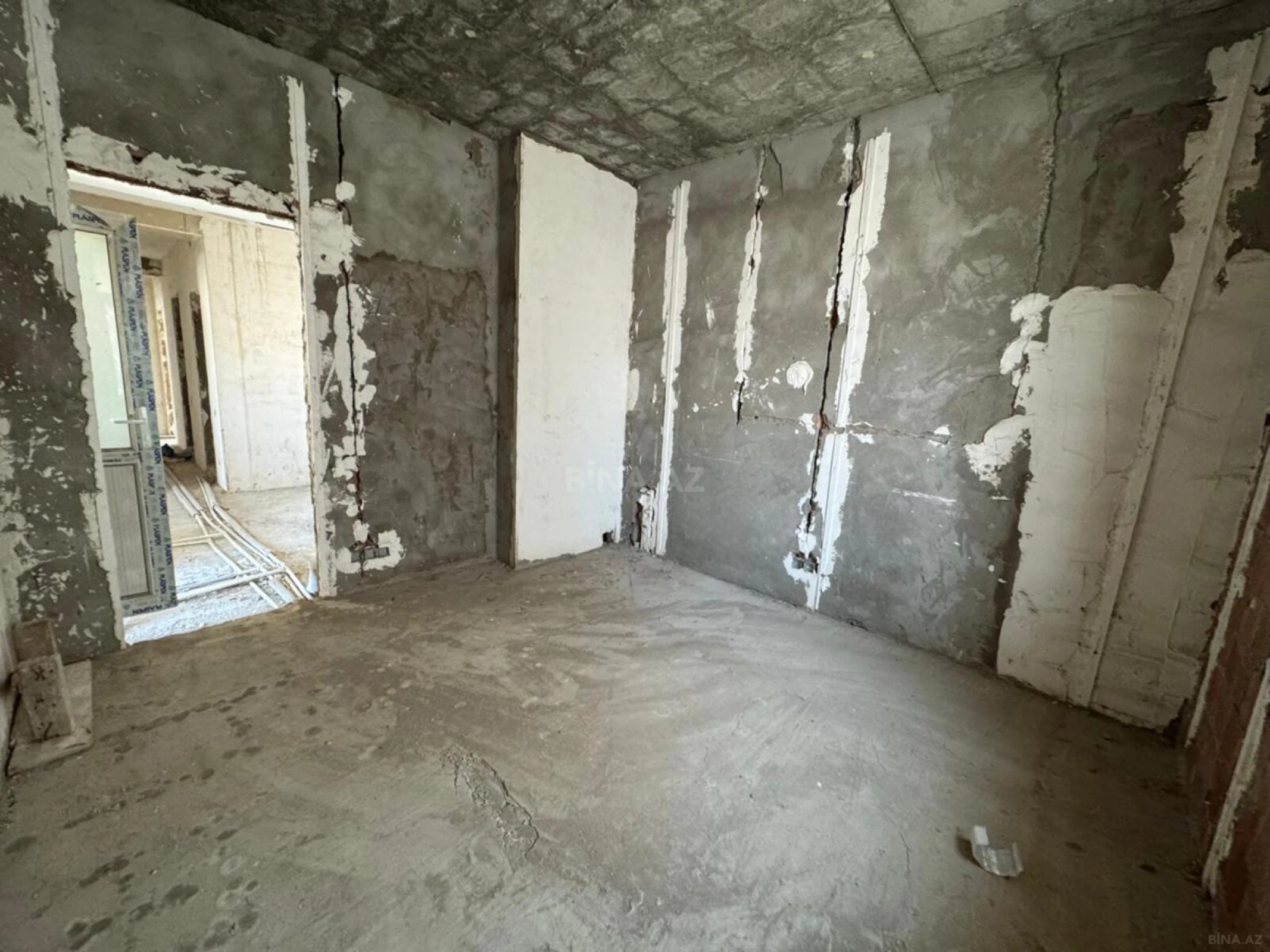 Satılır 4 otaqlı mənzil 145 m²