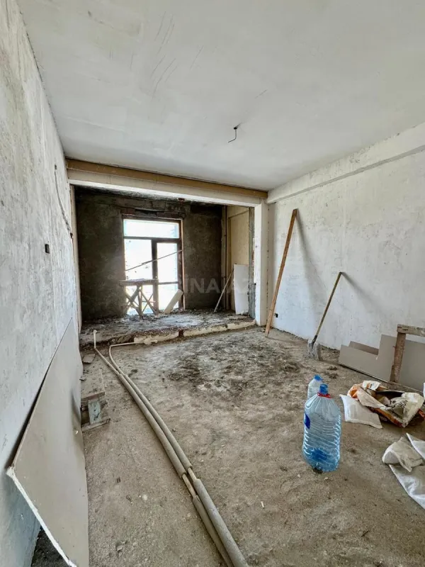 Satılır 4 otaqlı mənzil 145 m²