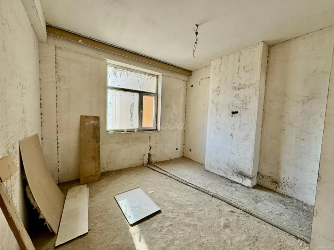 Satılır 4 otaqlı mənzil 145 m²