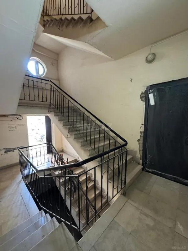 Satılır 4 otaqlı mənzil 145 m²