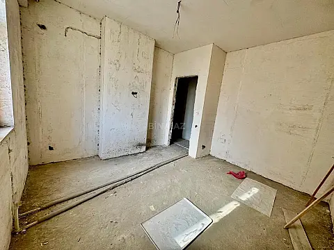 Satılır 4 otaqlı mənzil 145 m²