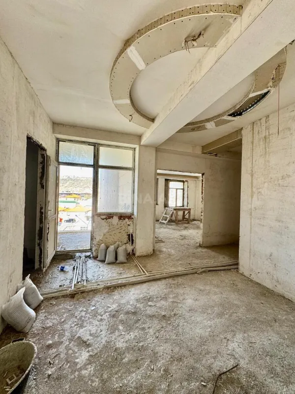 Satılır 4 otaqlı mənzil 145 m²