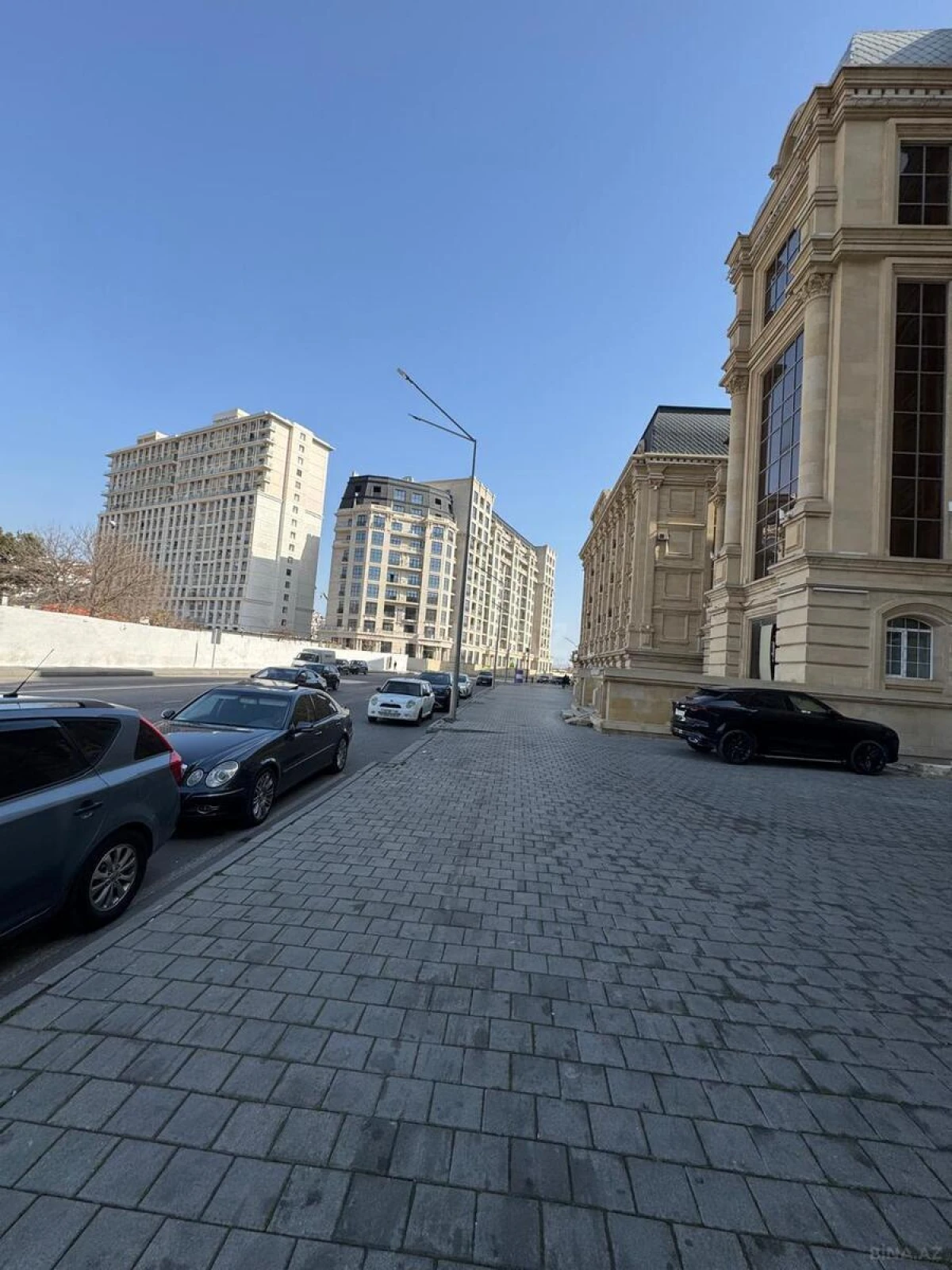 Satılır 4 otaqlı mənzil 145 m²