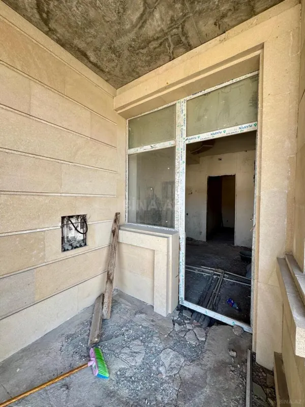 Satılır 4 otaqlı mənzil 145 m²