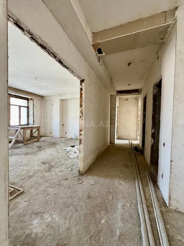 Satılır 4 otaqlı mənzil 145 m²