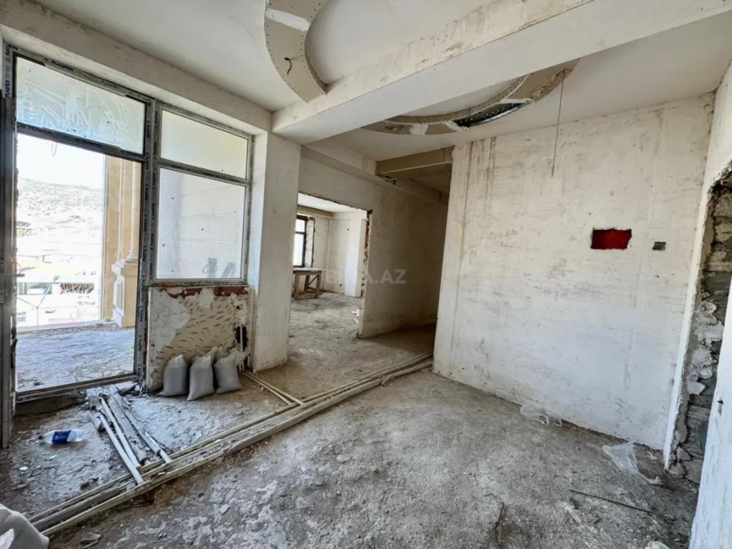 Satılır 4 otaqlı mənzil 145 m²