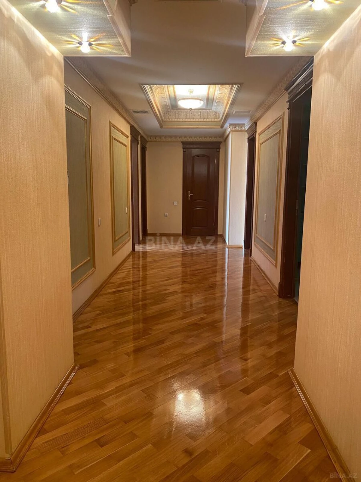 Satılır 4 otaqlı mənzil 250 m²