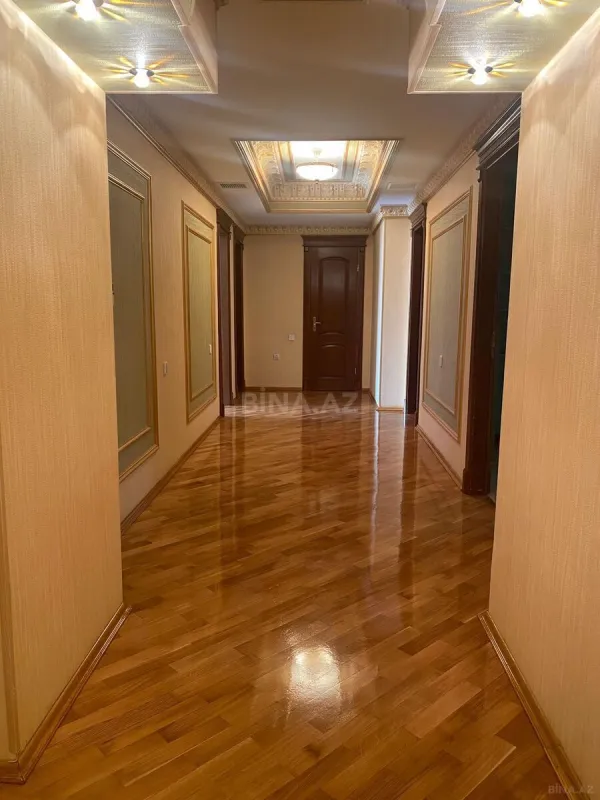 Satılır 4 otaqlı mənzil 250 m²