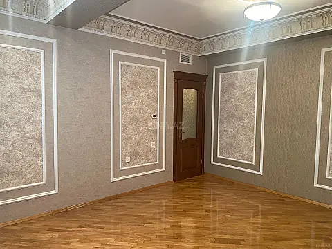 Satılır 4 otaqlı mənzil 250 m²