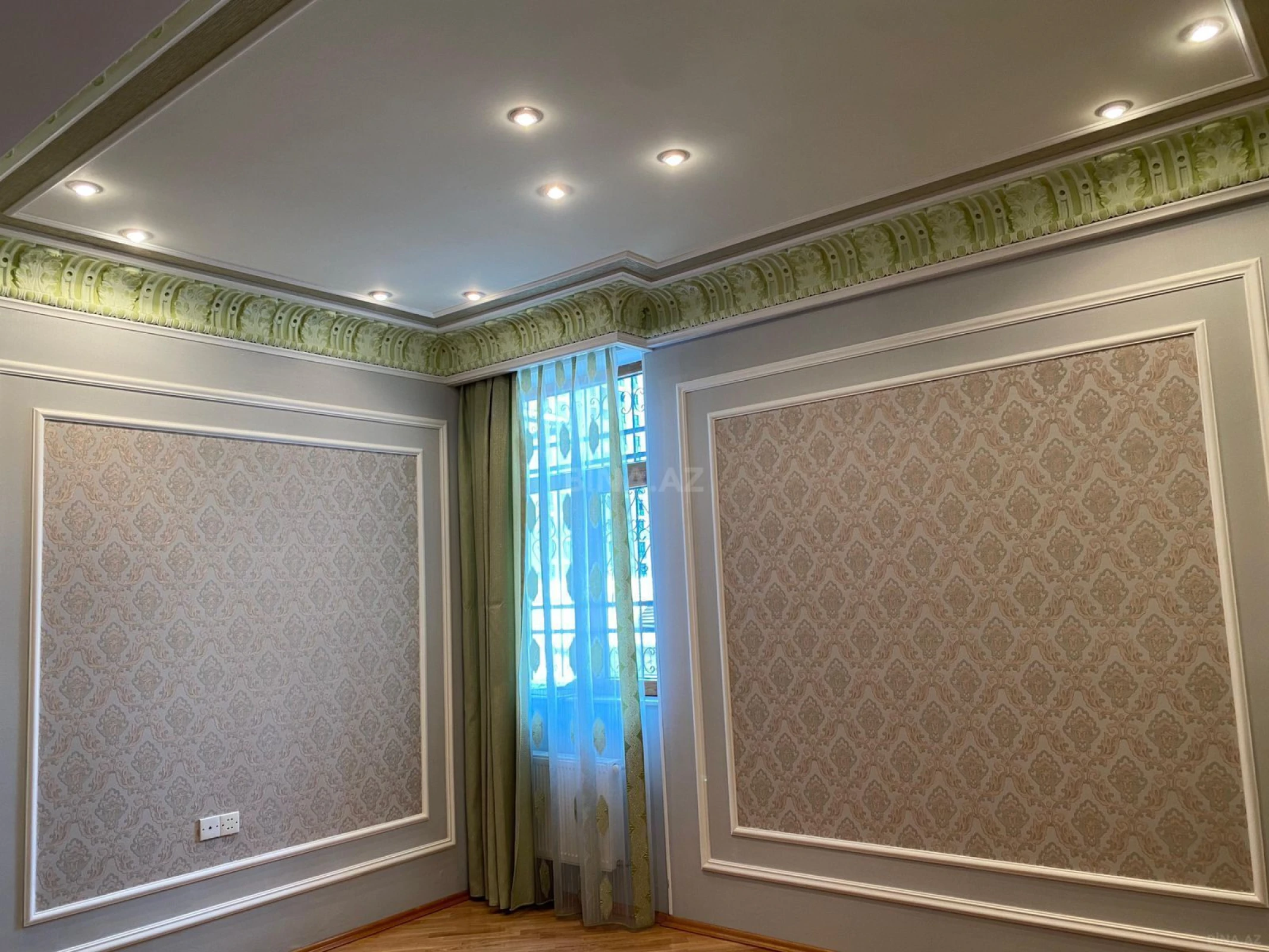 Satılır 4 otaqlı mənzil 250 m²