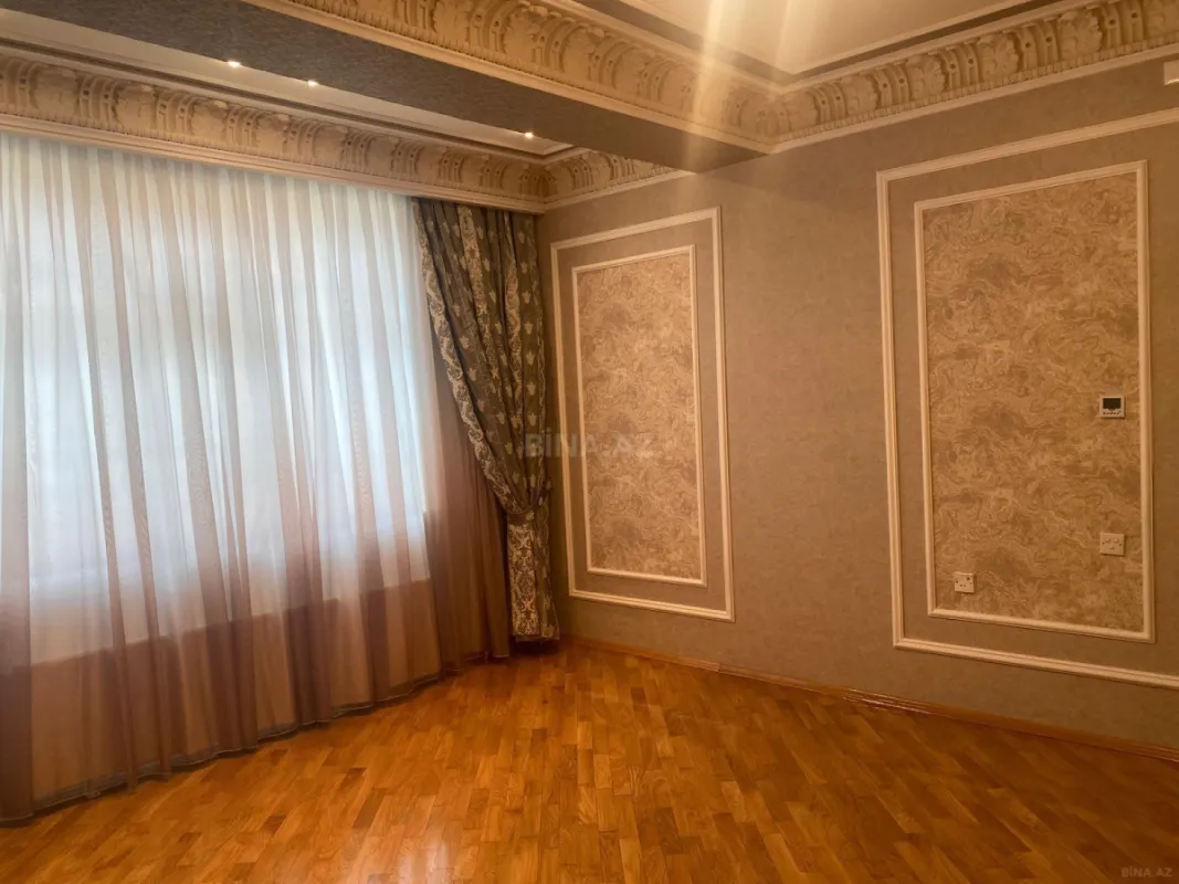 Satılır 4 otaqlı mənzil 250 m²