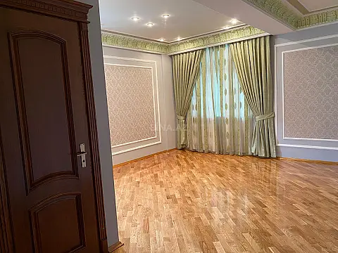 Satılır 4 otaqlı mənzil 250 m²