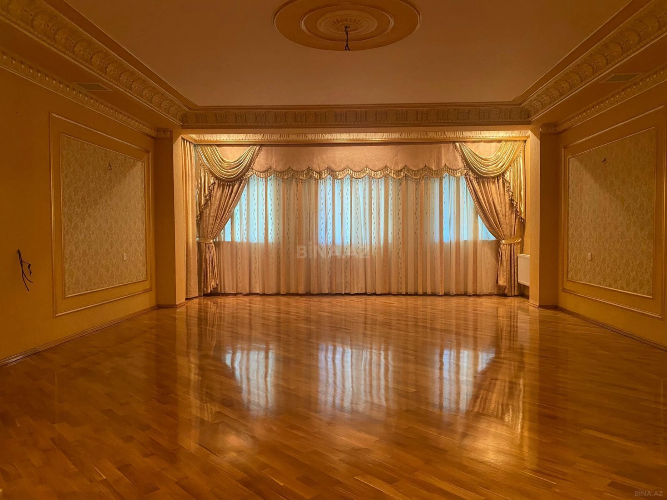 Satılır 4 otaqlı mənzil 250 m²