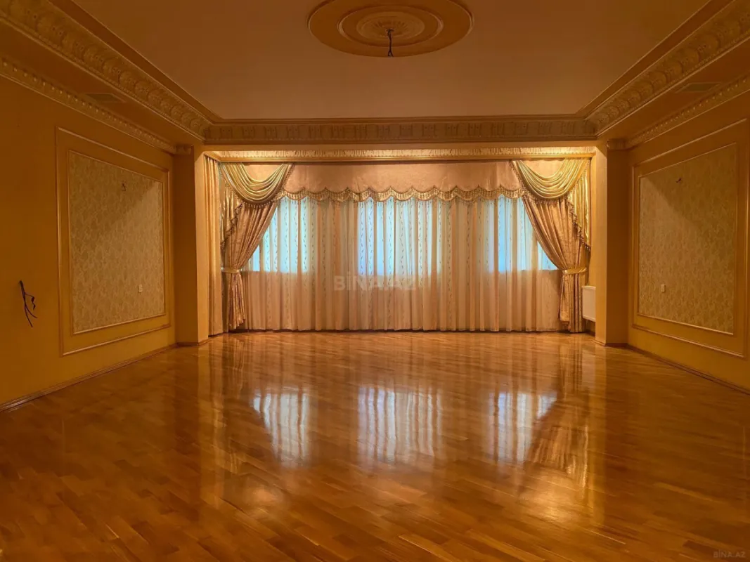 Satılır 4 otaqlı mənzil 250 m²