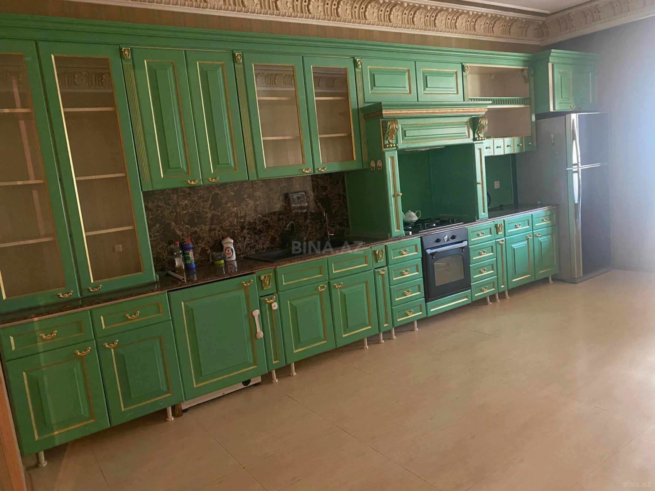 Satılır 4 otaqlı mənzil 250 m²