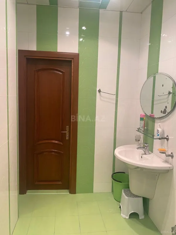 Satılır 4 otaqlı mənzil 250 m²