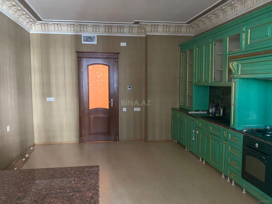Satılır 4 otaqlı mənzil 250 m²