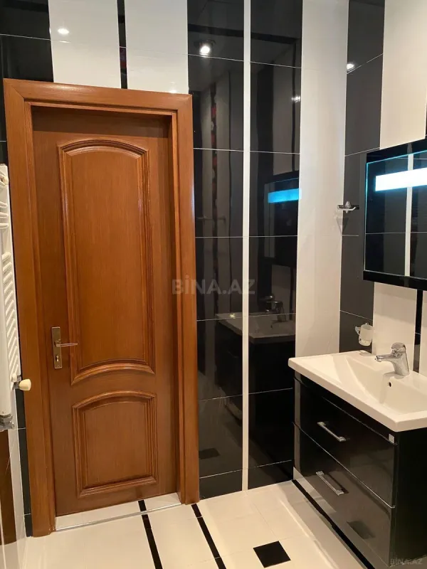 Satılır 4 otaqlı mənzil 250 m²