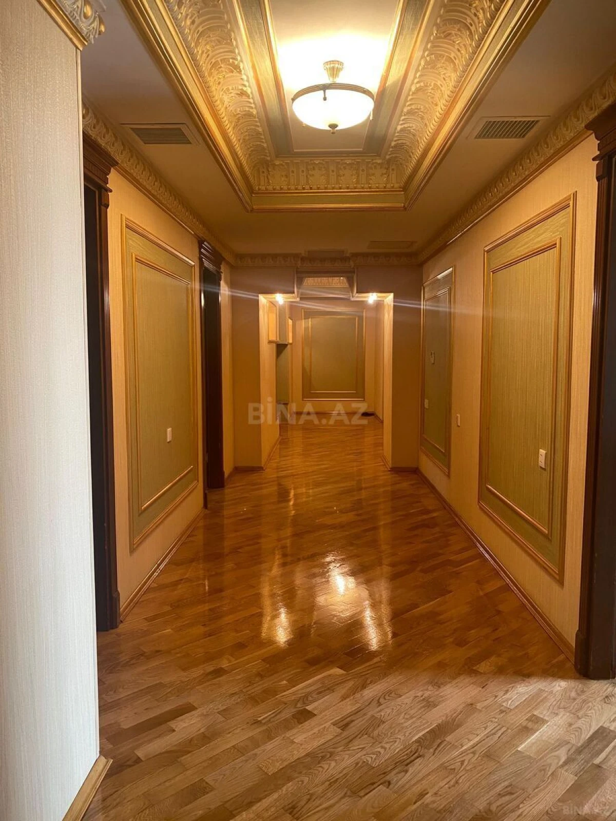 Satılır 4 otaqlı mənzil 250 m²