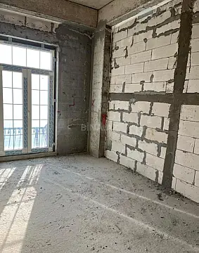 Satılır 4 otaqlı mənzil 137 m²