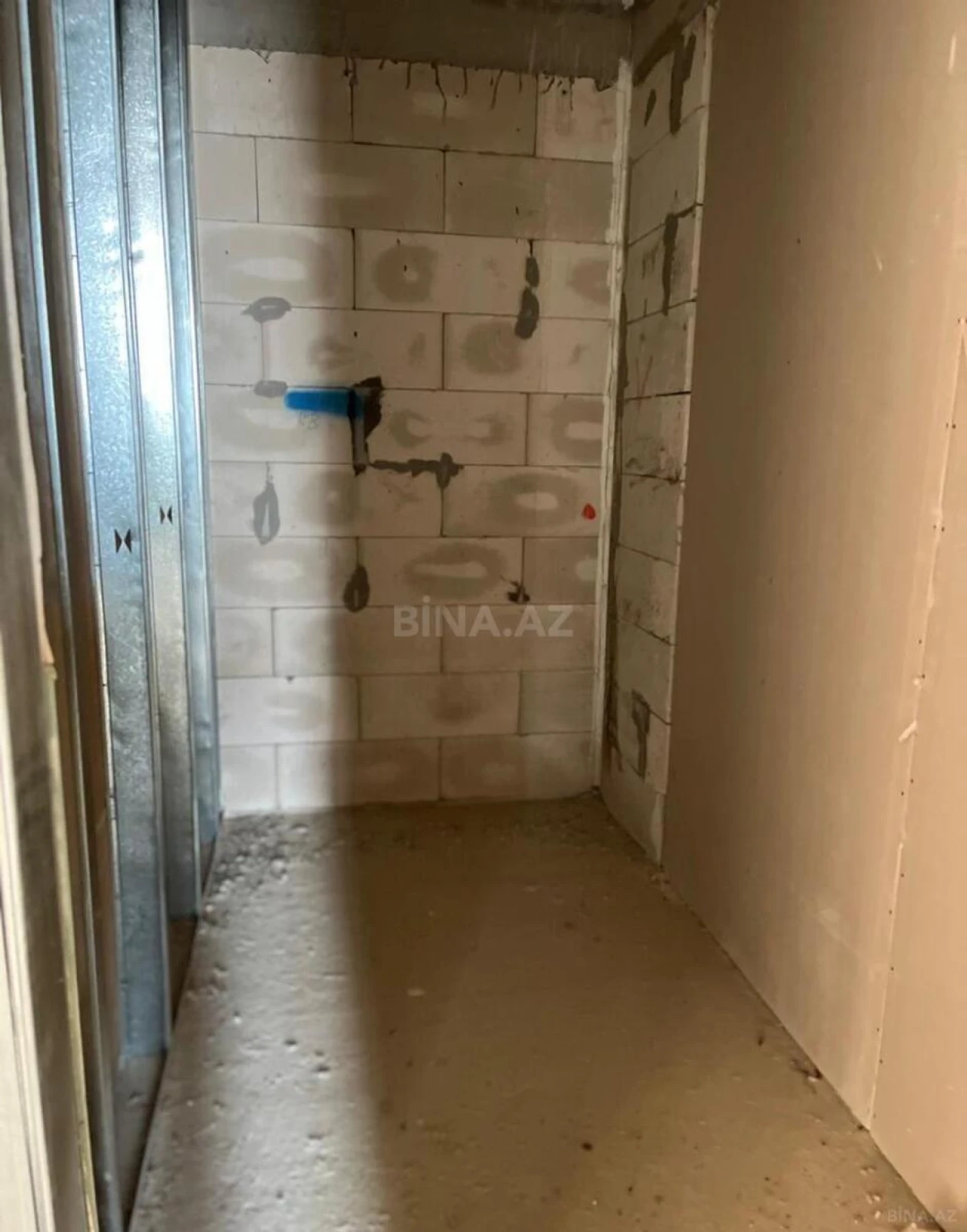 Satılır 4 otaqlı mənzil 137 m²