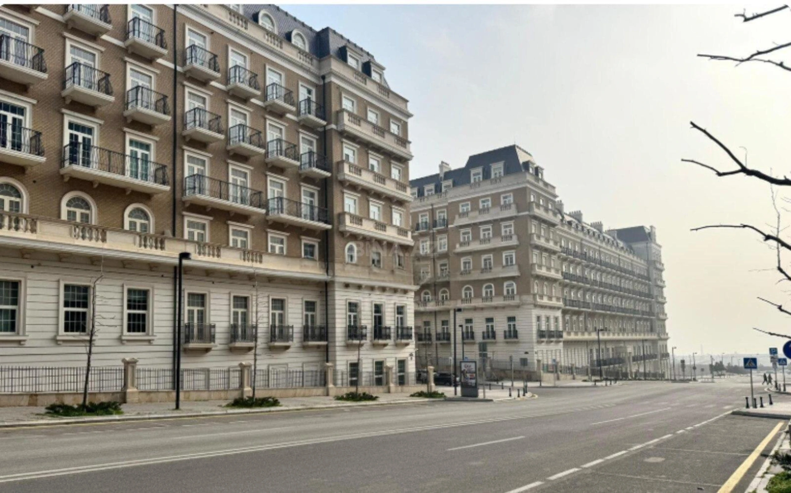 Satılır 4 otaqlı mənzil 137 m²