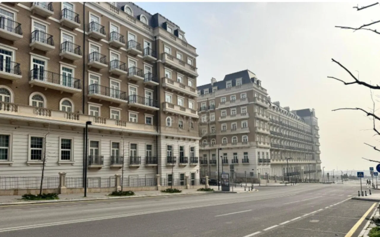 Satılır 4 otaqlı mənzil 137 m²