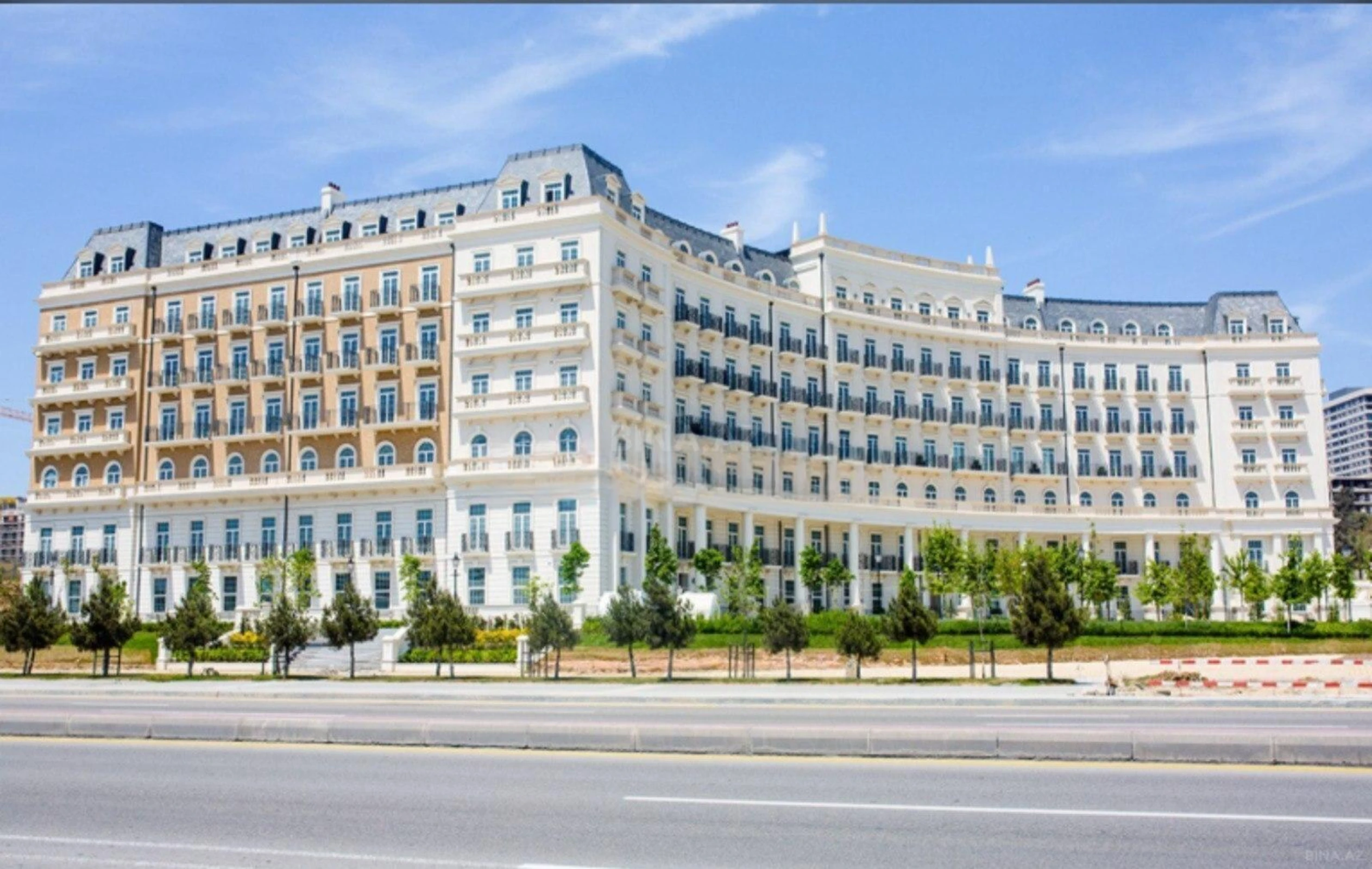 Satılır 4 otaqlı mənzil 137 m²