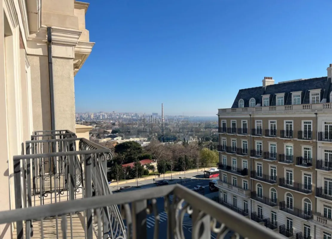 Satılır 4 otaqlı mənzil 137 m²