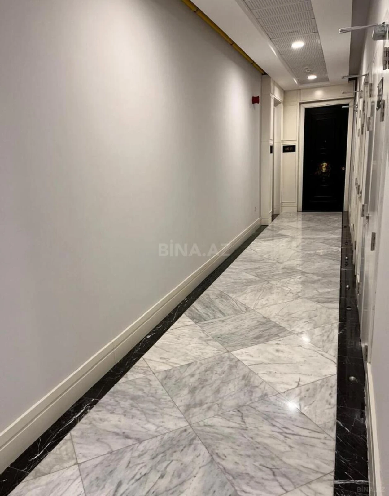 Satılır 4 otaqlı mənzil 137 m²