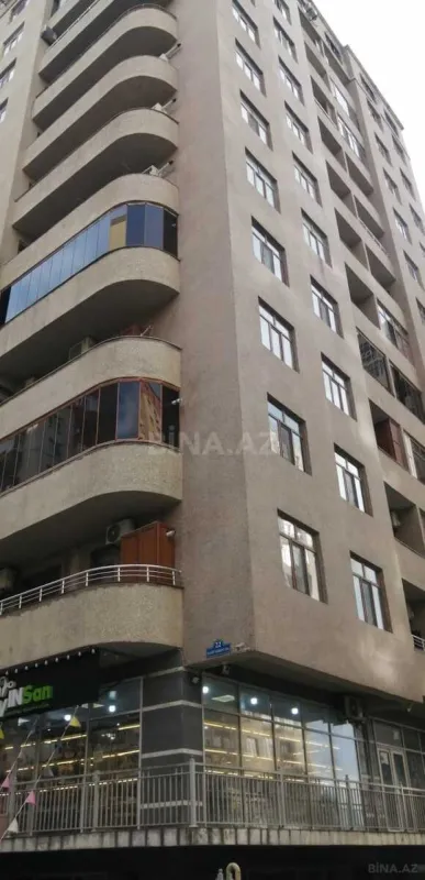 Satılır 3 otaqlı mənzil 131 m²