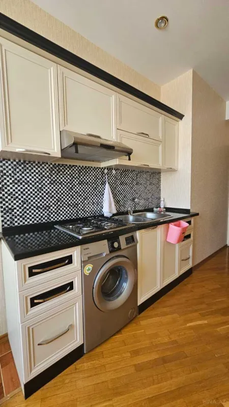 Kirayə verilir 2 otaqlı mənzil 90 m²