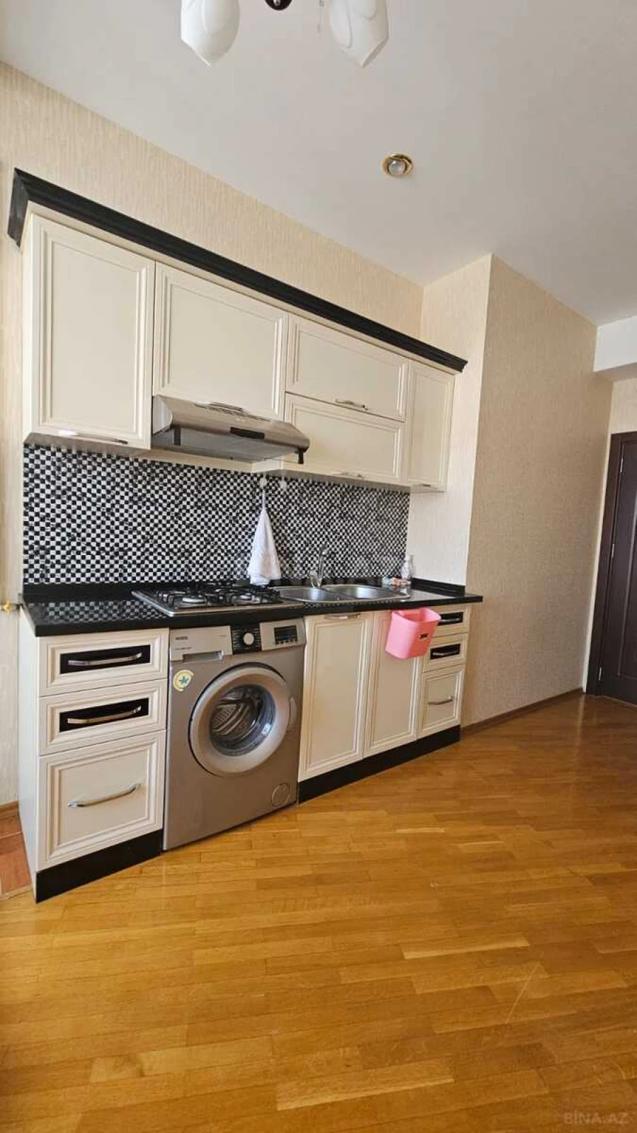 Kirayə verilir 2 otaqlı mənzil 90 m²