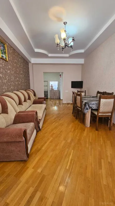 Kirayə verilir 2 otaqlı mənzil 90 m²