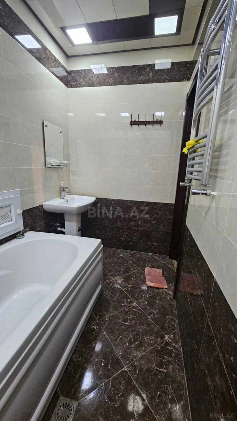 Kirayə verilir 2 otaqlı mənzil 90 m²