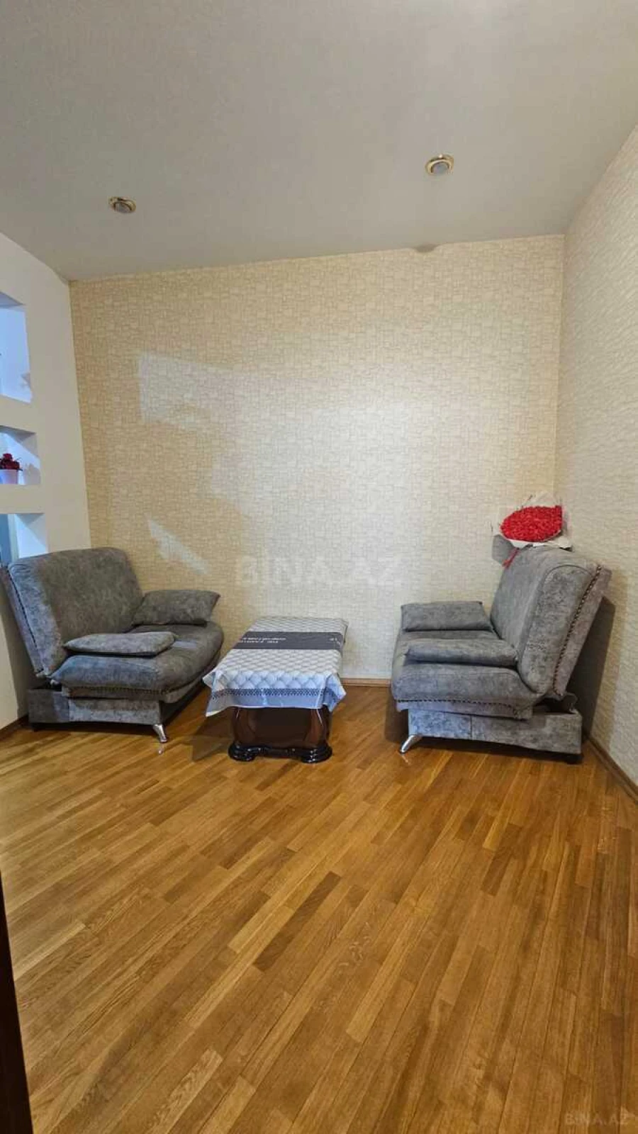 Kirayə verilir 2 otaqlı mənzil 90 m²