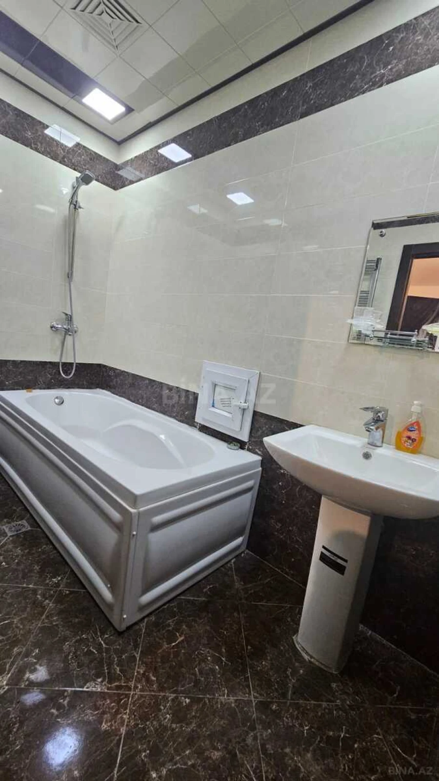 Kirayə verilir 2 otaqlı mənzil 90 m²