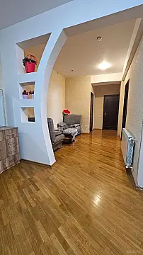 Kirayə verilir 2 otaqlı mənzil 90 m²