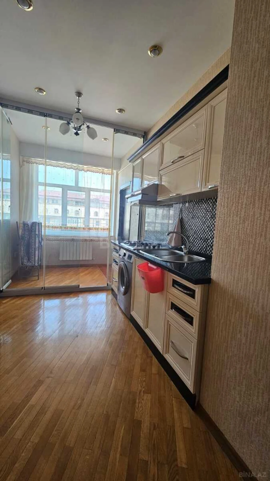 Kirayə verilir 2 otaqlı mənzil 90 m²