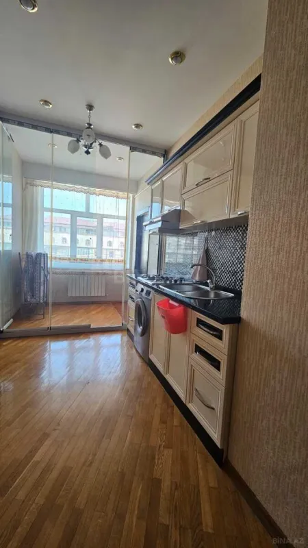 Kirayə verilir 2 otaqlı mənzil 90 m²