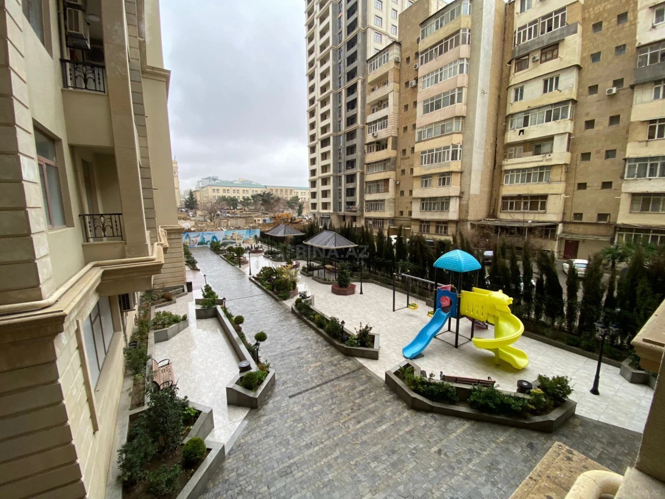 Kirayə verilir 3 otaqlı mənzil 100 m²