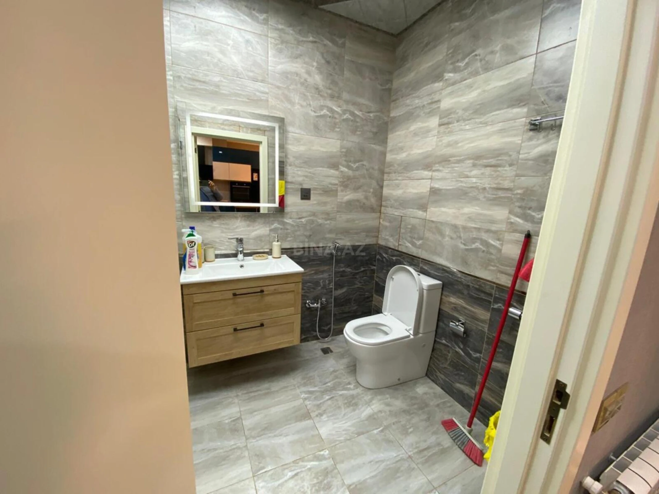 Kirayə verilir 2 otaqlı mənzil 67 m²