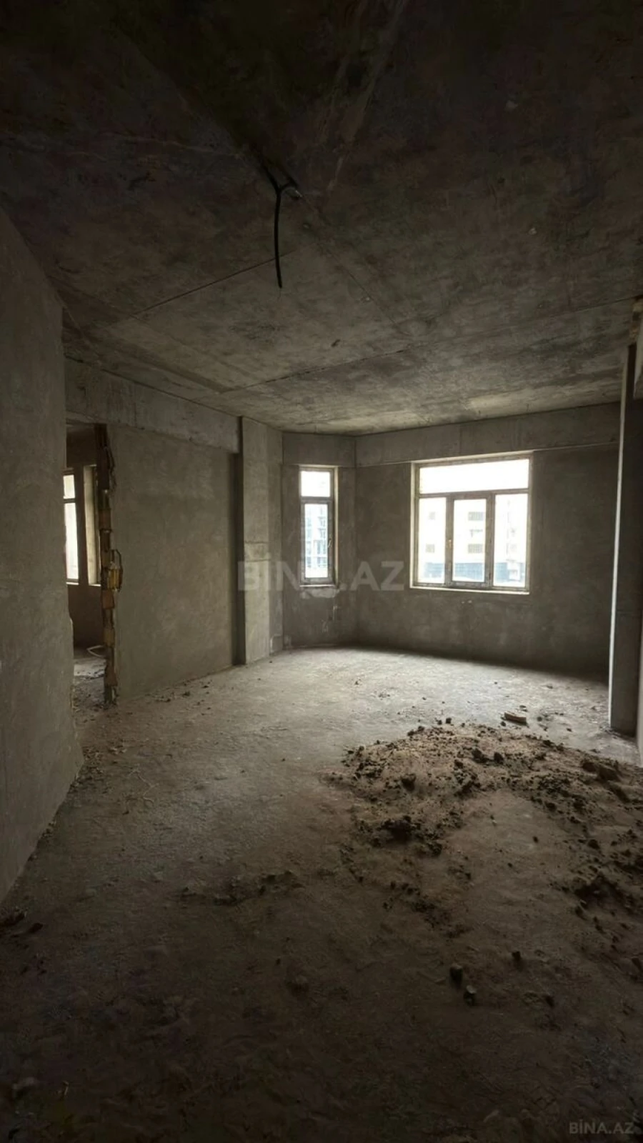 Satılır 3 otaqlı mənzil 138 m²