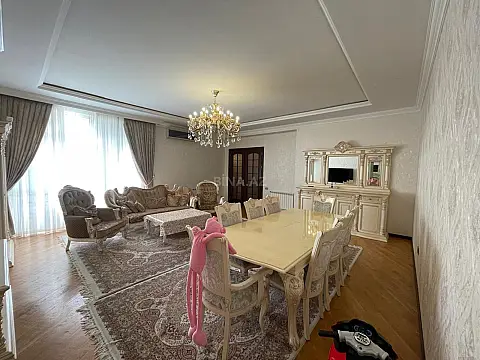 Satılır 3 otaqlı mənzil 130 m² — Bakı, 8-ci kilometr 3 otaq 130.00 m²