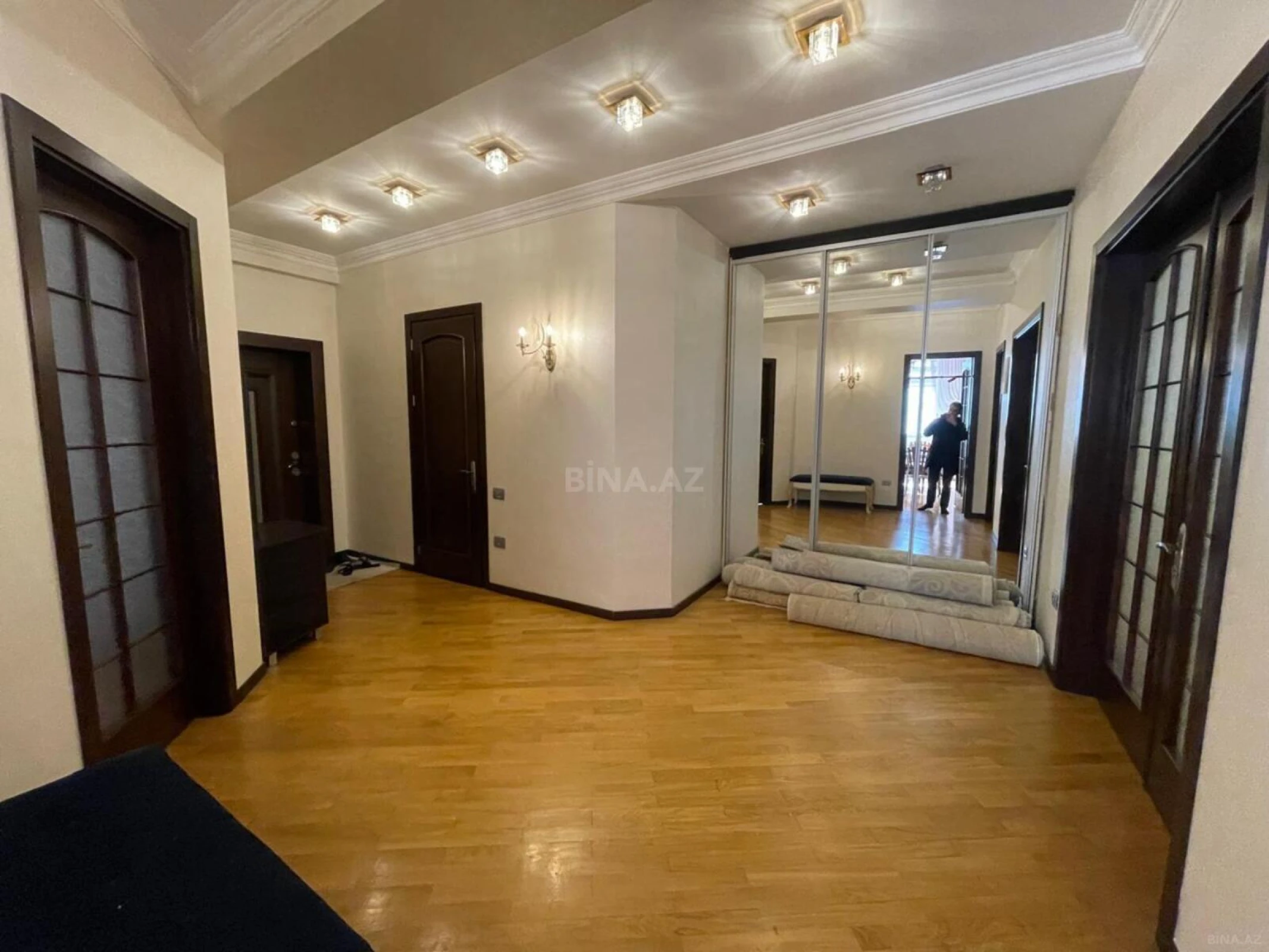 Satılır 3 otaqlı mənzil 130 m²